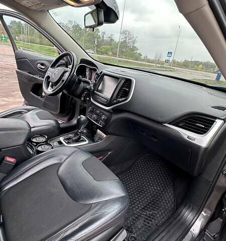 Джип Cherokee 2017 у Житомирі на Automoto.ua Чорний Джип Cherokee, об'ємом двигуна 3.24 л та пробігом 186 тис. км за 15800 $, фото 6 на Automoto.ua