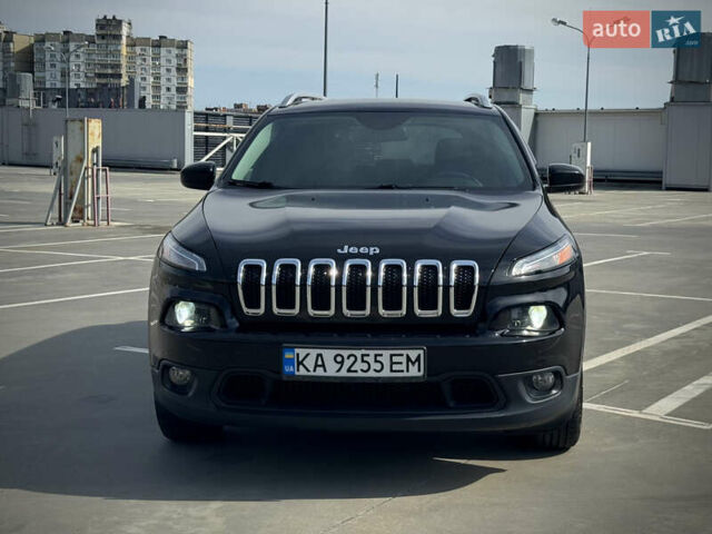 Черный Джип Чероки, объемом двигателя 2.36 л и пробегом 110 тыс. км за 15000 $, фото 1 на Automoto.ua