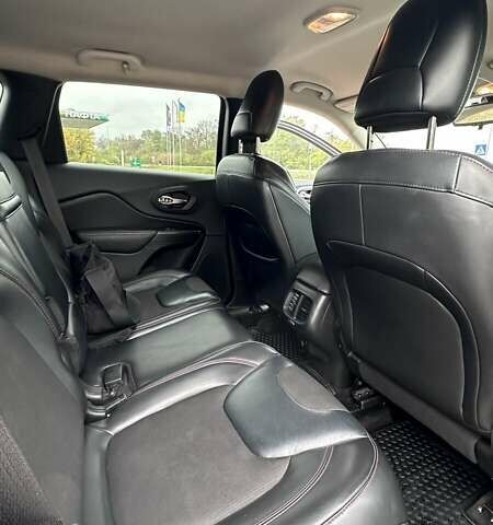 Джип Cherokee 2017 у Житомирі на Automoto.ua Чорний Джип Cherokee, об'ємом двигуна 3.24 л та пробігом 186 тис. км за 15800 $, фото 5 на Automoto.ua