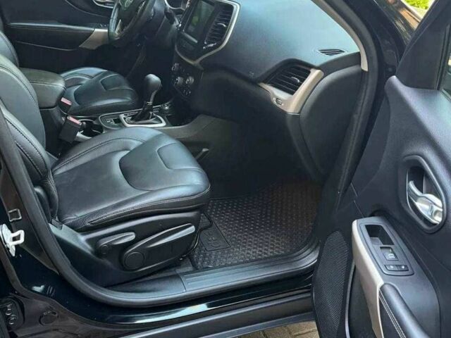 Черный Джип Чероки, объемом двигателя 2.4 л и пробегом 90 тыс. км за 9100 $, фото 6 на Automoto.ua