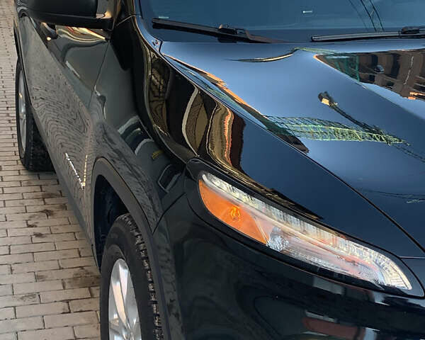 Черный Джип Чероки, объемом двигателя 2.36 л и пробегом 220 тыс. км за 14300 $, фото 3 на Automoto.ua