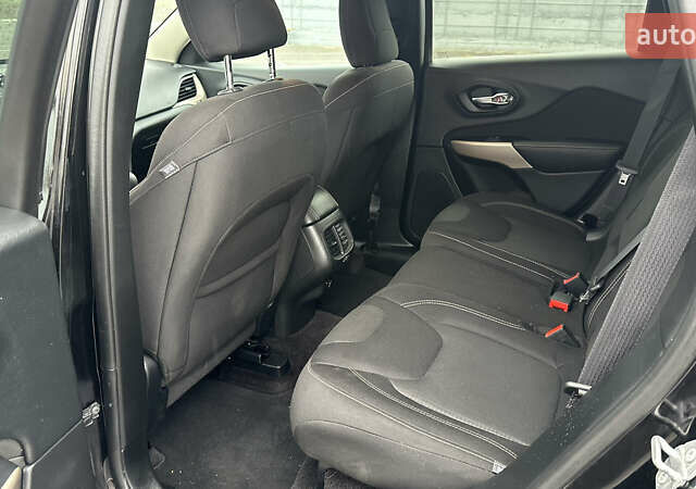 Джип Cherokee 2017 у Полтаві на Automoto.ua Чорний Джип Cherokee, об'ємом двигуна 2.36 л та пробігом 168 тис. км за 13300 $, фото 13 на Automoto.ua