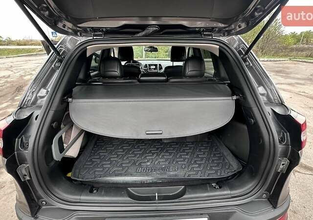 Джип Cherokee 2017 у Житомирі на Automoto.ua Чорний Джип Cherokee, об'ємом двигуна 3.24 л та пробігом 186 тис. км за 15800 $, фото 4 на Automoto.ua