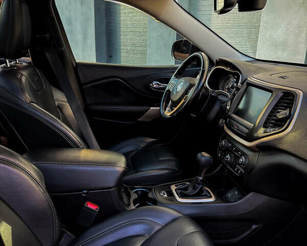 Джип Чероки 2017 в Виннице на Automoto.ua Черный Джип Чероки, объемом двигателя 2.4 л и пробегом 60 тыс. км за 16800 $, фото 8 на Automoto.ua