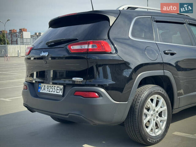 Черный Джип Чероки, объемом двигателя 2.36 л и пробегом 110 тыс. км за 15000 $, фото 6 на Automoto.ua