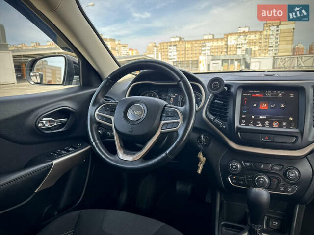 Черный Джип Чероки, объемом двигателя 2.36 л и пробегом 110 тыс. км за 15000 $, фото 17 на Automoto.ua