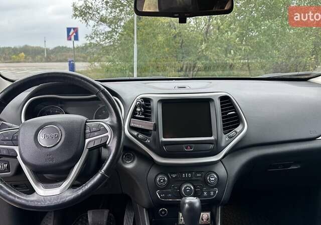 Джип Cherokee 2017 у Житомирі на Automoto.ua Чорний Джип Cherokee, об'ємом двигуна 3.24 л та пробігом 186 тис. км за 15800 $, фото 11 на Automoto.ua
