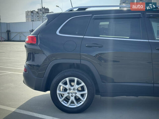 Черный Джип Чероки, объемом двигателя 2.36 л и пробегом 110 тыс. км за 15000 $, фото 11 на Automoto.ua