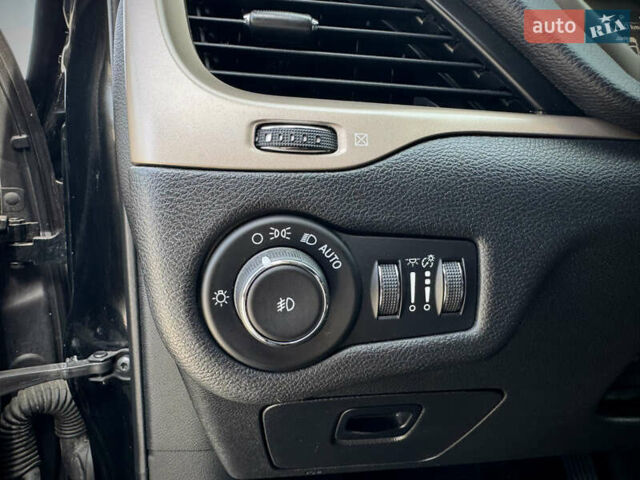 Черный Джип Чероки, объемом двигателя 2.36 л и пробегом 110 тыс. км за 15000 $, фото 18 на Automoto.ua