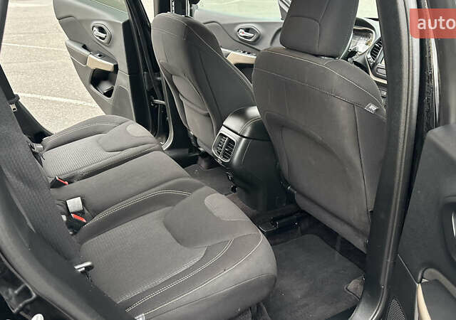 Джип Cherokee 2017 у Полтаві на Automoto.ua Чорний Джип Cherokee, об'ємом двигуна 2.36 л та пробігом 168 тис. км за 13300 $, фото 15 на Automoto.ua