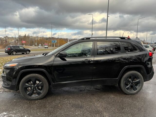 Черный Джип Чероки, объемом двигателя 2.4 л и пробегом 210 тыс. км за 12000 $, фото 1 на Automoto.ua