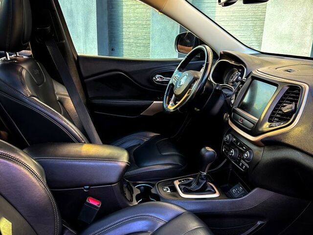 Черный Джип Чероки, объемом двигателя 2.4 л и пробегом 60 тыс. км за 16100 $, фото 9 на Automoto.ua