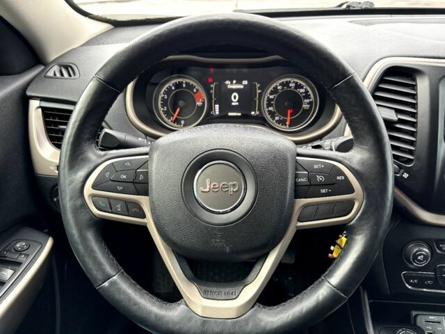 Черный Джип Чероки, объемом двигателя 2.4 л и пробегом 210 тыс. км за 12000 $, фото 6 на Automoto.ua