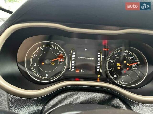 Чорний Джип Cherokee, об'ємом двигуна 2.4 л та пробігом 135 тис. км за 15500 $, фото 5 на Automoto.ua