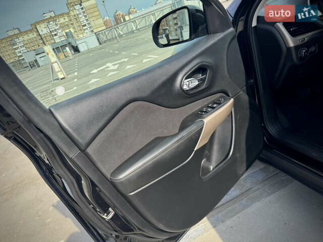 Черный Джип Чероки, объемом двигателя 2.36 л и пробегом 110 тыс. км за 15000 $, фото 26 на Automoto.ua