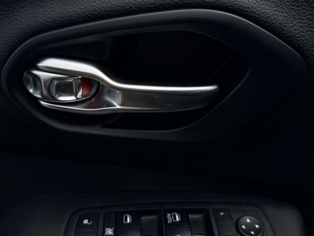 Черный Джип Чероки, объемом двигателя 2.4 л и пробегом 188 тыс. км за 13500 $, фото 12 на Automoto.ua