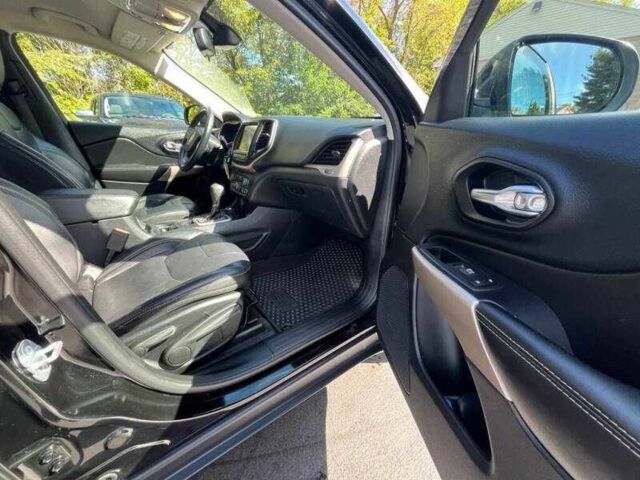 Джип Cherokee 2017 у Івано-Франківську на Automoto.ua Чорний Джип Cherokee, об'ємом двигуна 3.2 л та пробігом 56 тис. км за 4400 $, фото 7 на Automoto.ua