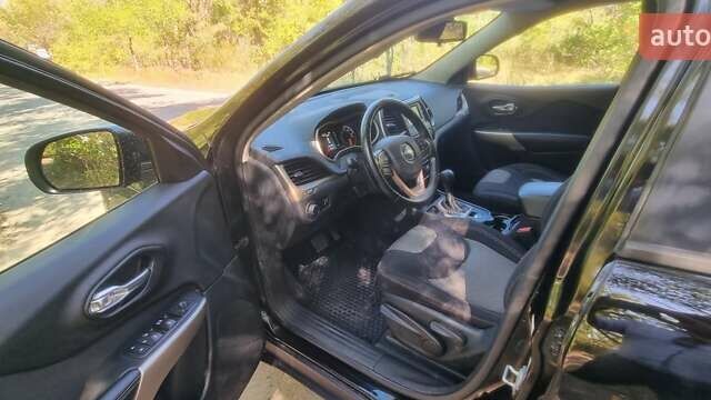 Чорний Джип Cherokee, об'ємом двигуна 2.36 л та пробігом 179 тис. км за 12700 $, фото 4 на Automoto.ua