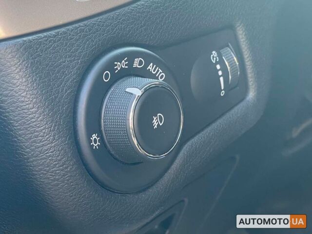 Черный Джип Чероки, объемом двигателя 3.2 л и пробегом 75 тыс. км за 14700 $, фото 12 на Automoto.ua