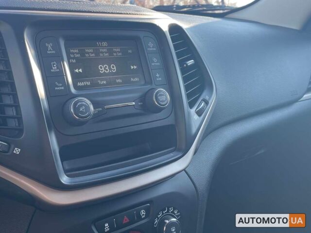 Черный Джип Чероки, объемом двигателя 3.2 л и пробегом 75 тыс. км за 14700 $, фото 20 на Automoto.ua