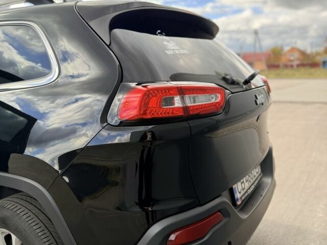 Черный Джип Чероки, объемом двигателя 2.4 л и пробегом 188 тыс. км за 13500 $, фото 4 на Automoto.ua