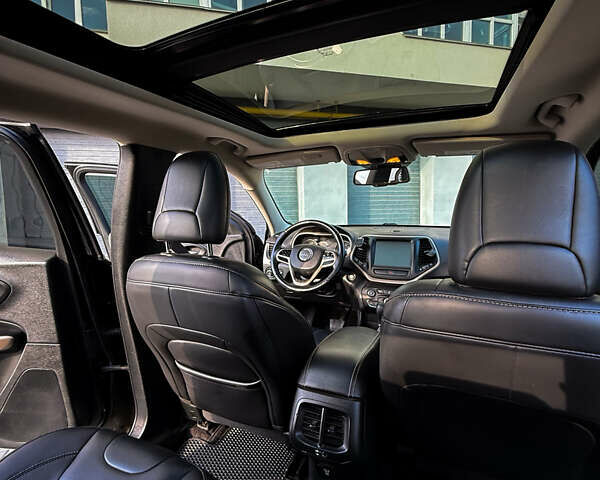 Джип Чероки 2017 в Виннице на Automoto.ua Черный Джип Чероки, объемом двигателя 2.4 л и пробегом 60 тыс. км за 16800 $, фото 16 на Automoto.ua