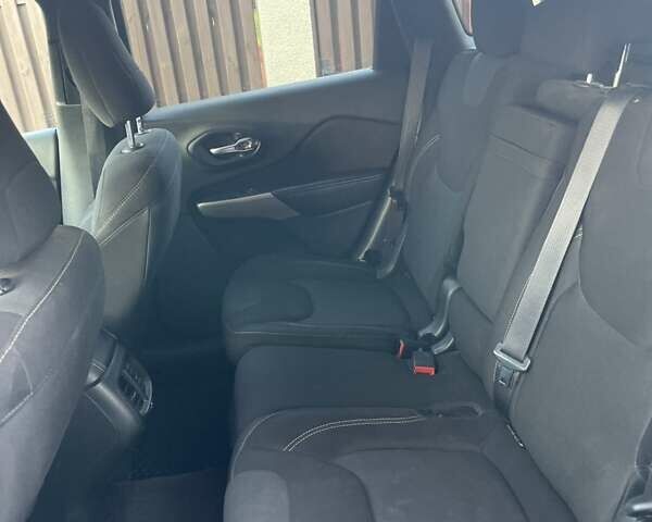 Черный Джип Чероки, объемом двигателя 2.4 л и пробегом 159 тыс. км за 13700 $, фото 2 на Automoto.ua