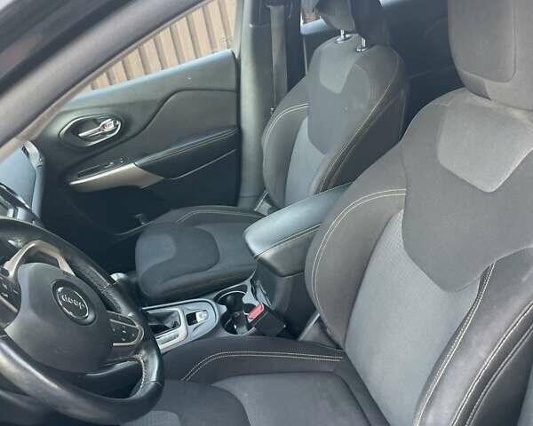 Черный Джип Чероки, объемом двигателя 2.4 л и пробегом 159 тыс. км за 13700 $, фото 5 на Automoto.ua