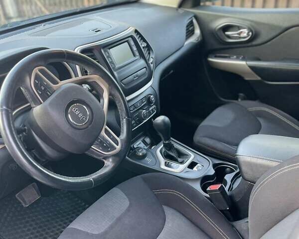 Черный Джип Чероки, объемом двигателя 2.4 л и пробегом 159 тыс. км за 13700 $, фото 9 на Automoto.ua