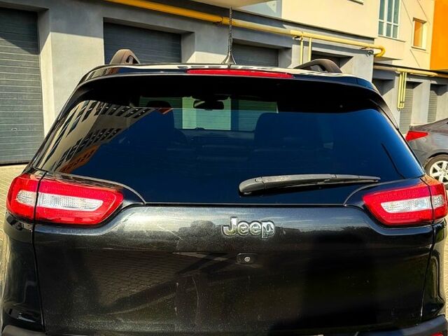 Черный Джип Чероки, объемом двигателя 2.4 л и пробегом 60 тыс. км за 16100 $, фото 5 на Automoto.ua