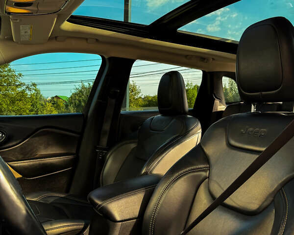 Джип Чероки 2017 в Виннице на Automoto.ua Черный Джип Чероки, объемом двигателя 2.4 л и пробегом 60 тыс. км за 16800 $, фото 11 на Automoto.ua