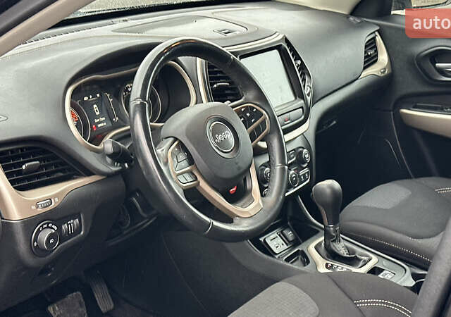 Джип Cherokee 2017 у Полтаві на Automoto.ua Чорний Джип Cherokee, об'ємом двигуна 2.36 л та пробігом 168 тис. км за 13300 $, фото 7 на Automoto.ua