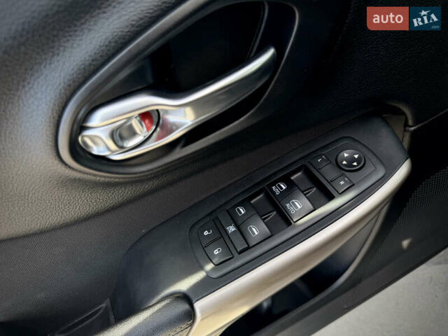 Черный Джип Чероки, объемом двигателя 2.36 л и пробегом 110 тыс. км за 15000 $, фото 25 на Automoto.ua