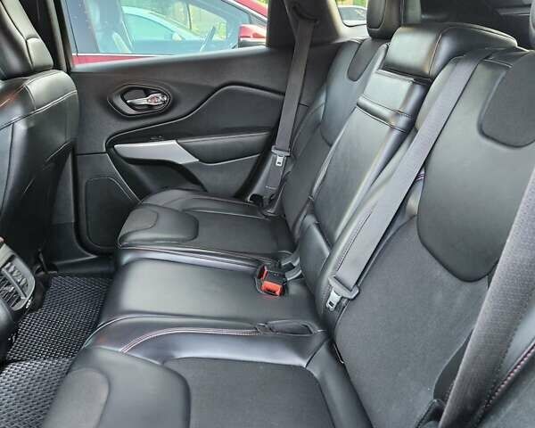 Чорний Джип Cherokee, об'ємом двигуна 2.36 л та пробігом 107 тис. км за 17500 $, фото 12 на Automoto.ua