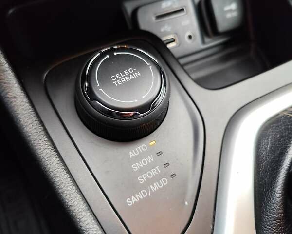 Джип Cherokee 2017 у Чернігові на Automoto.ua Чорний Джип Cherokee, об'ємом двигуна 2.36 л та пробігом 264 тис. км за 13950 $, фото 27 на Automoto.ua