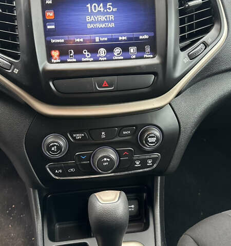 Джип Cherokee 2017 у Полтаві на Automoto.ua Чорний Джип Cherokee, об'ємом двигуна 2.36 л та пробігом 168 тис. км за 13300 $, фото 12 на Automoto.ua