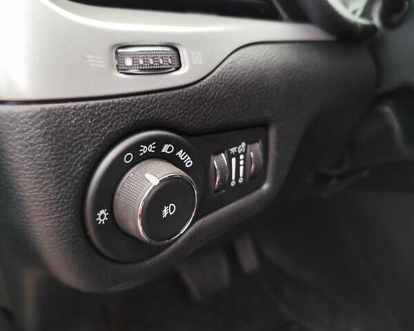 Джип Cherokee 2017 у Чернігові на Automoto.ua Чорний Джип Cherokee, об'ємом двигуна 2.36 л та пробігом 264 тис. км за 13950 $, фото 21 на Automoto.ua