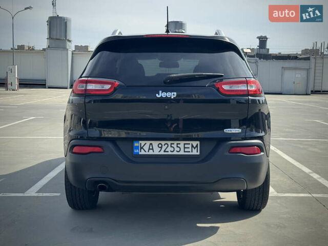 Черный Джип Чероки, объемом двигателя 2.36 л и пробегом 110 тыс. км за 15000 $, фото 2 на Automoto.ua
