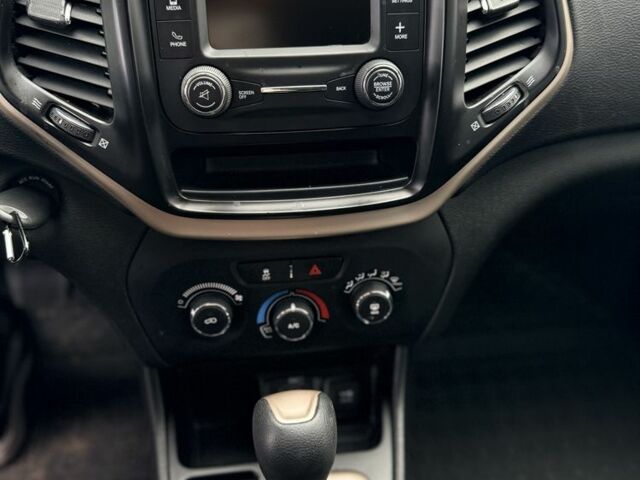 Черный Джип Чероки, объемом двигателя 2.4 л и пробегом 188 тыс. км за 13500 $, фото 11 на Automoto.ua