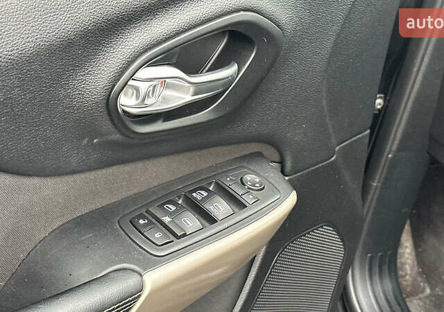 Джип Cherokee 2017 у Полтаві на Automoto.ua Чорний Джип Cherokee, об'ємом двигуна 2.36 л та пробігом 168 тис. км за 13300 $, фото 8 на Automoto.ua