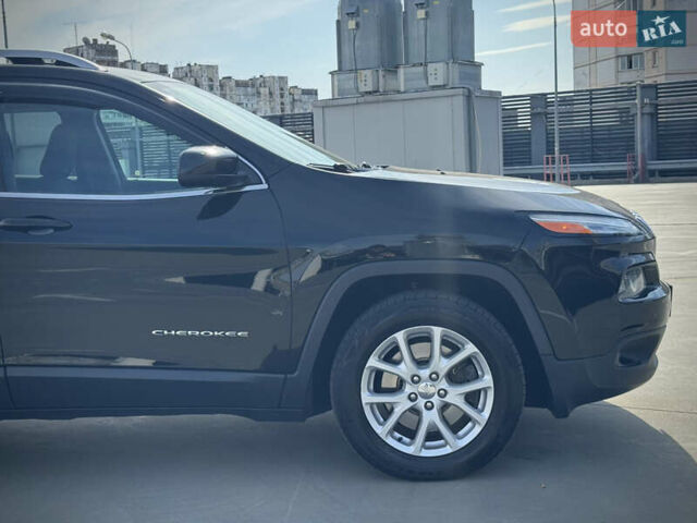 Черный Джип Чероки, объемом двигателя 2.36 л и пробегом 110 тыс. км за 15000 $, фото 10 на Automoto.ua