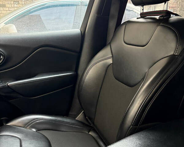 Чорний Джип Cherokee, об'ємом двигуна 2.36 л та пробігом 95 тис. км за 15400 $, фото 11 на Automoto.ua