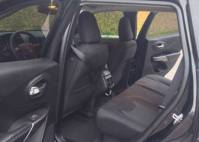 Чорний Джип Cherokee, об'ємом двигуна 3.2 л та пробігом 197 тис. км за 14550 $, фото 14 на Automoto.ua