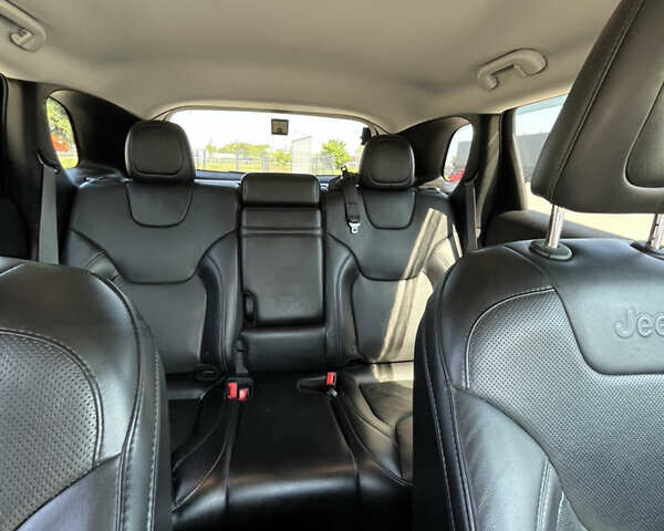 Черный Джип Чероки, объемом двигателя 2.36 л и пробегом 84 тыс. км за 19990 $, фото 10 на Automoto.ua