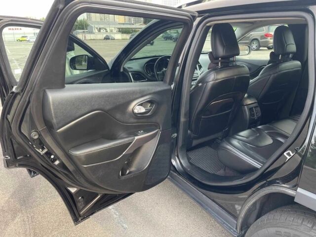 Черный Джип Чероки, объемом двигателя 2.4 л и пробегом 155 тыс. км за 15000 $, фото 12 на Automoto.ua