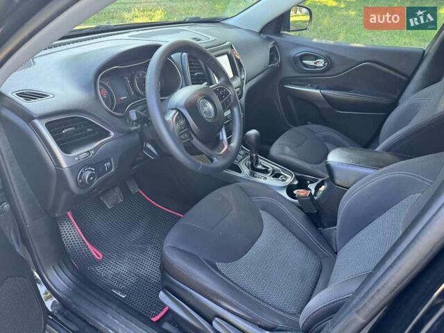 Черный Джип Чероки, объемом двигателя 2.36 л и пробегом 96 тыс. км за 13499 $, фото 11 на Automoto.ua