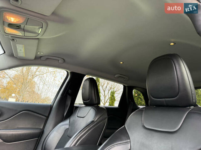 Черный Джип Чероки, объемом двигателя 2.36 л и пробегом 218 тыс. км за 14200 $, фото 24 на Automoto.ua