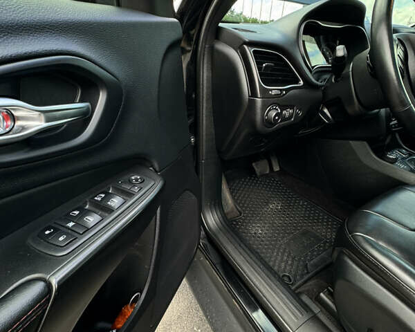 Чорний Джип Cherokee, об'ємом двигуна 1.99 л та пробігом 81 тис. км за 24800 $, фото 9 на Automoto.ua