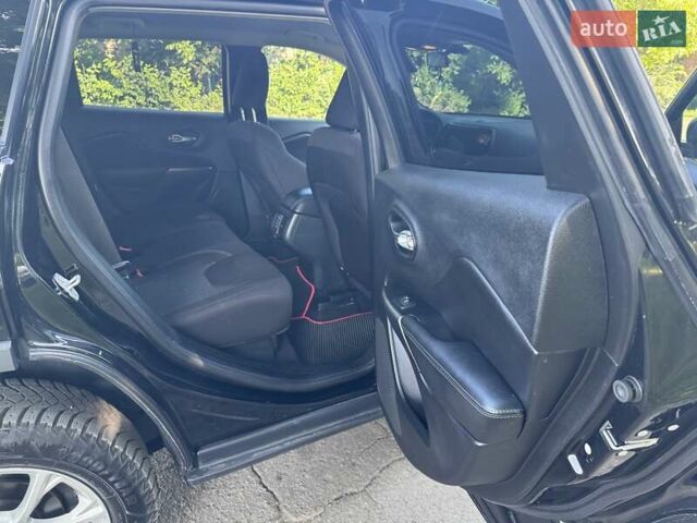 Черный Джип Чероки, объемом двигателя 2.36 л и пробегом 96 тыс. км за 13499 $, фото 18 на Automoto.ua