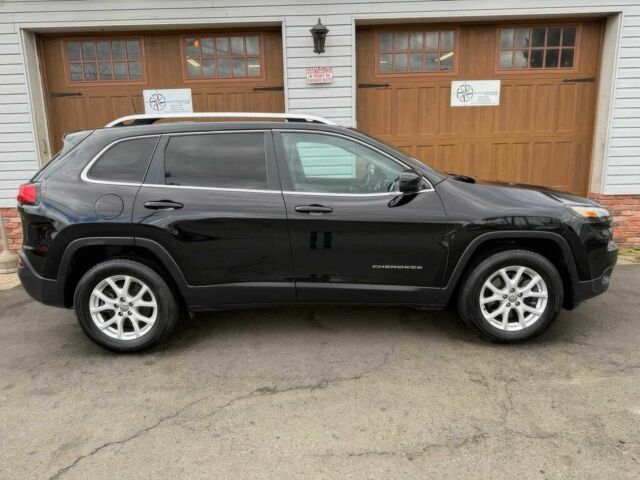 Чорний Джип Cherokee, об'ємом двигуна 2.4 л та пробігом 60 тис. км за 11000 $, фото 1 на Automoto.ua